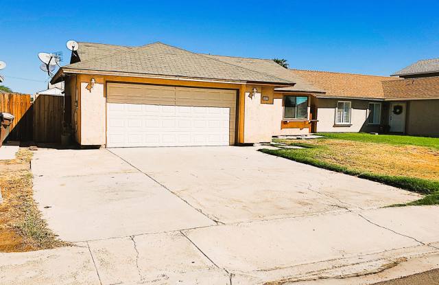 BEAUTIFUL 3-BEDROOM HOME FOR RENT IN IMPERIAL, CA Clean, comfortable, and well-maintained — this charming 3-bedroom, 2-bath home offers the space, convenience, and features you're looking for. • Landscaping Included Gallery 3