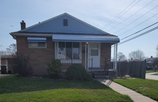 8351 Oak St - 8351 Oak Street, Taylor, MI 48180