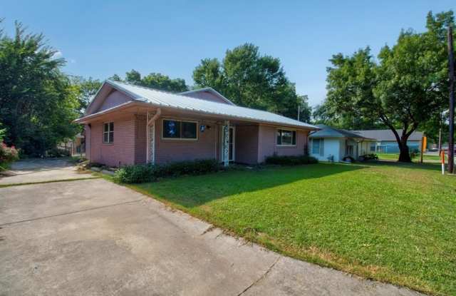929 Dodson Street - 929 Dodson Street, Gainesville, TX 76240 929 Dodson Street - 929 Dodson Street, Gainesville, TX 76240