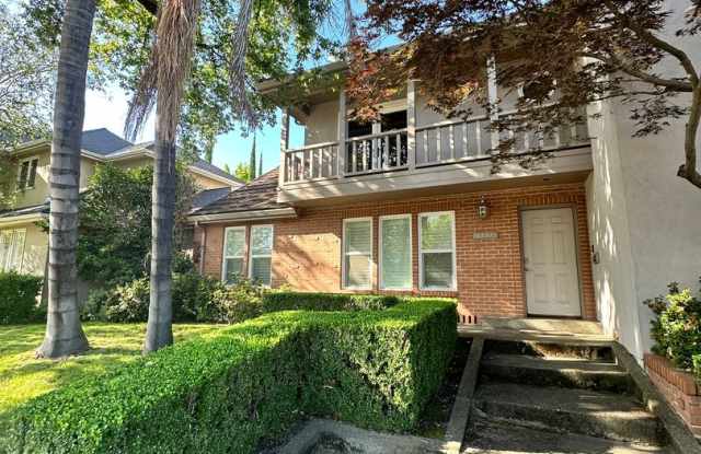 East Sacramento Stunner with built in pool! Gallery 3