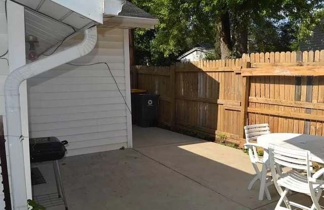 2BR 1BA House for Rent Gallery 3