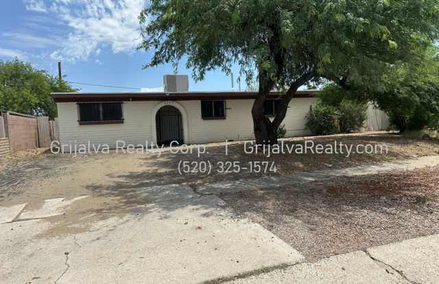 East Side 5 Bedroom, 2 Bath House for Rent *MOVE-IN SPECIAL* (Stella/Kolb) photos photos