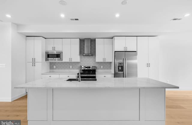 2534 ELVANS Road SE Gallery 4