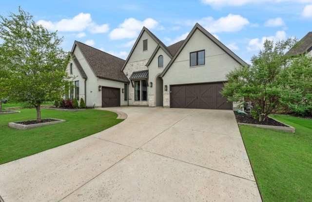Beautiful 4 bedroom house with a Putting Green! photos photos