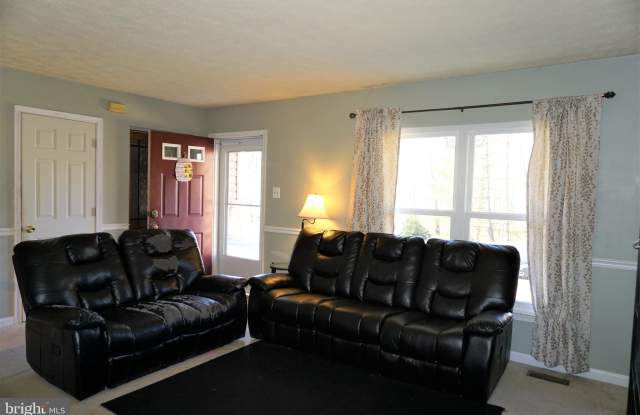 12525 SPRING DRIVE Gallery 3