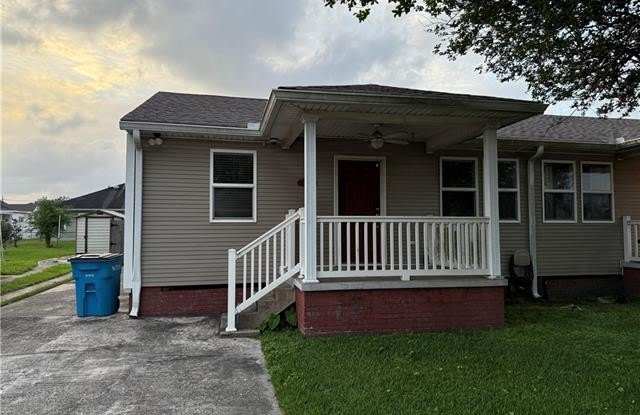 1008 COMMUNITY Street - 1008 Community Street, Arabi, LA 70032