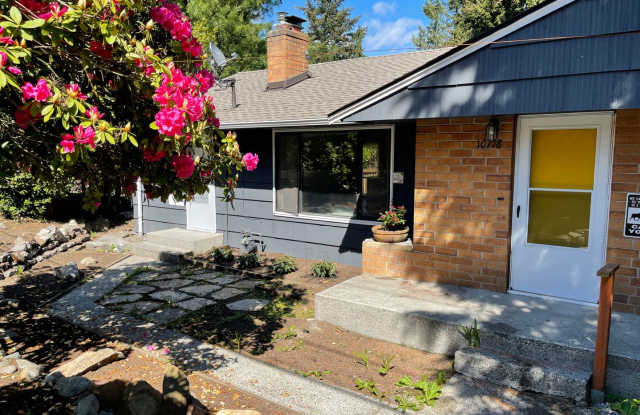 Spacious 4 bedroom, 2 bath Home in Northgate! Gallery 1