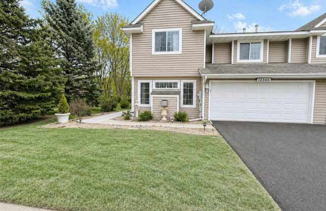 Stunning 2-Level Townhome with Vaulted Ceiling in Champlin!! photos photos