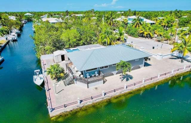 1540 LANTANA Lane Gallery 1
