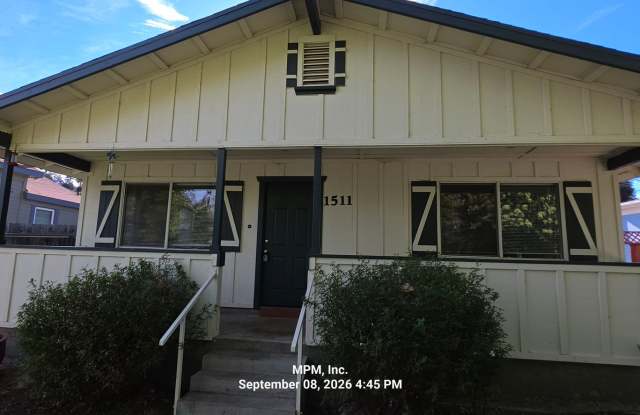2 bedroom 1 bath home with carport and large driveway Gallery 3