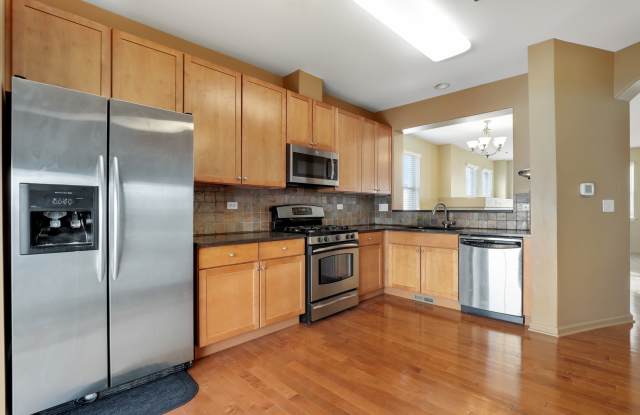 4744 N Lamon Avenue Gallery 2