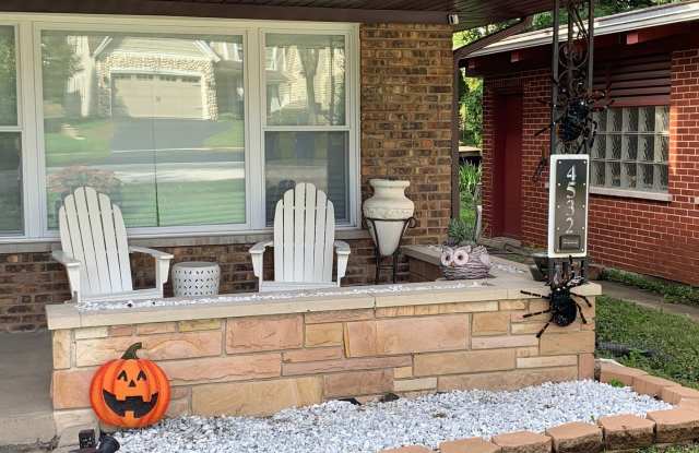 4532 Pershing Avenue photos photos