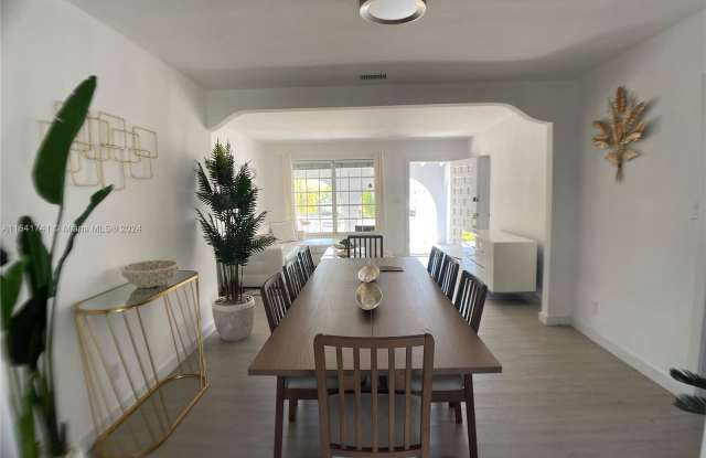 2919 Southwest 25th Terrace Gallery 3