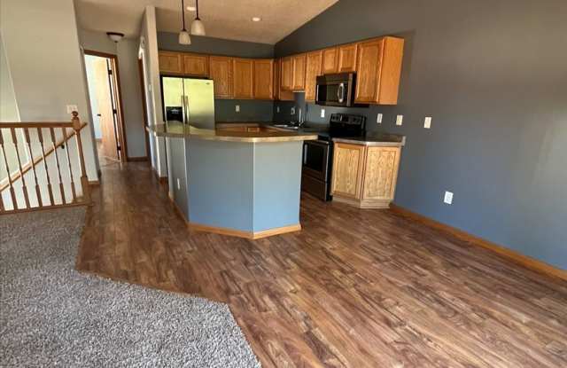 Heated Garage!!!  3 bed, 2 bath Twin Home photos photos