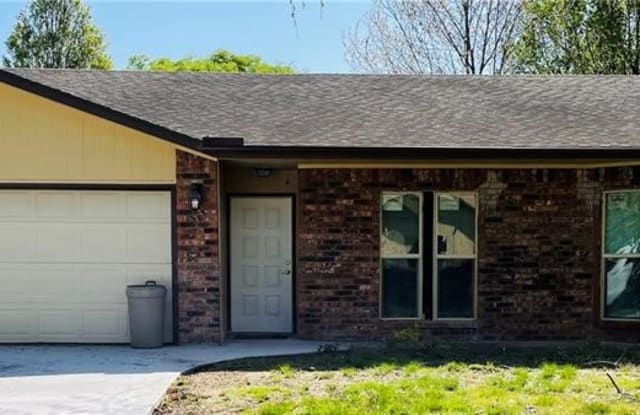 805 Petite  CT - 805 Petite Court, Rogers, AR 72758