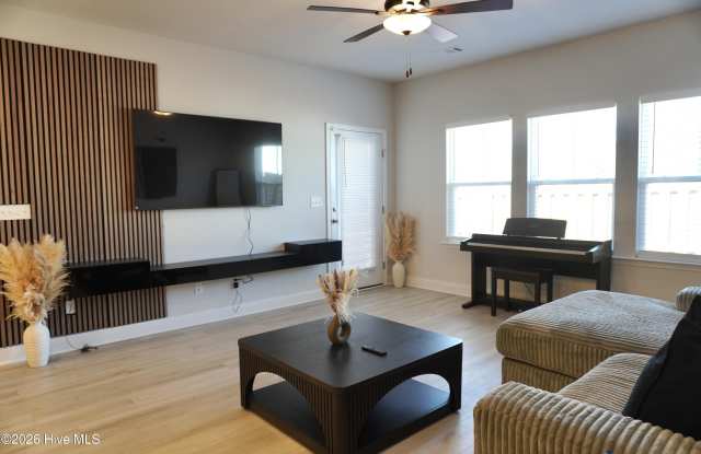 1093 Primrose Drive Gallery 3