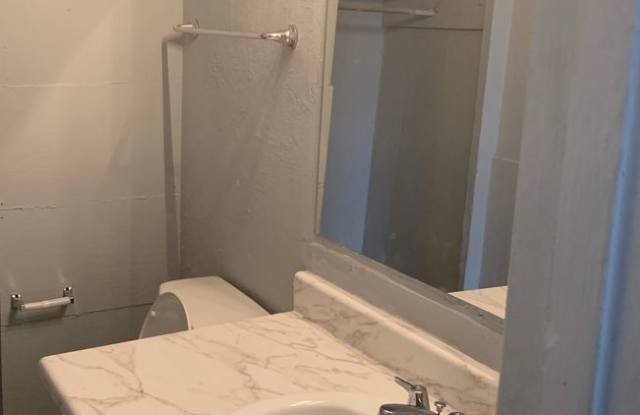 Larger 3 Bedroom Family Home Handyman Special 700.00 ! photos photos