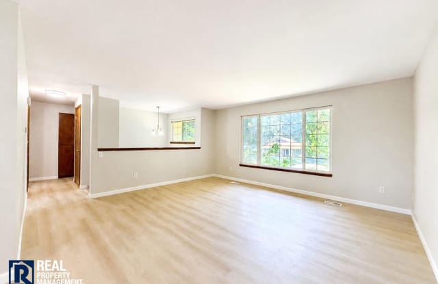 Updated 4-Bedroom, 2-Bath Home in Debra Jane Lake Estates! Gallery 4