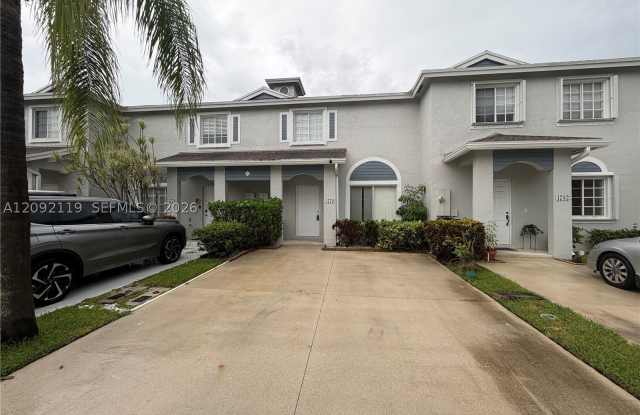 4776 SW 13th Pl Gallery 2