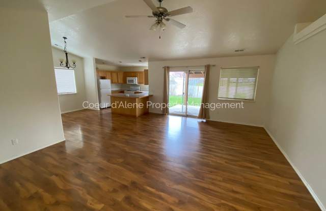 3 bed house w/ bonus room Gallery 3