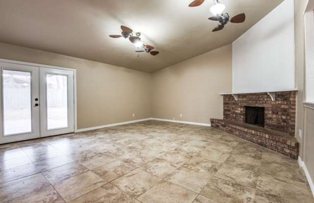 3737 Hackberry Lane Gallery 3