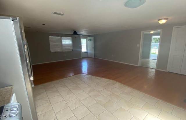 9405 Roberts Rd Gallery 3