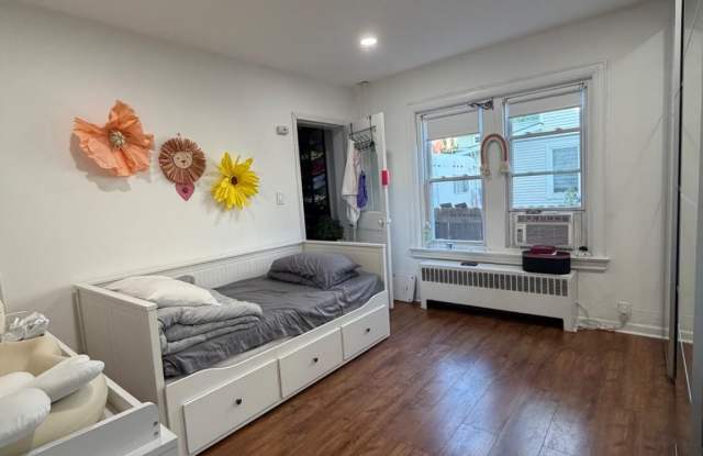 844 SPRUCE Street Gallery 3
