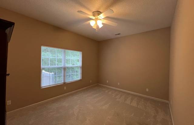 Beautifully maintained home Gallery 4