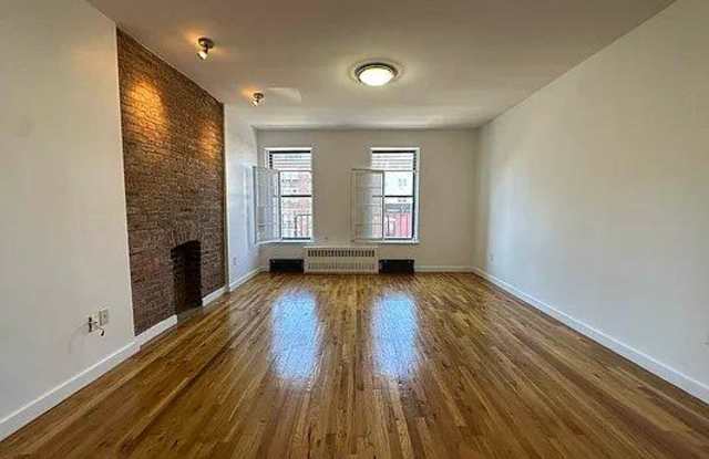 1795 Lexington Avenue Gallery 2
