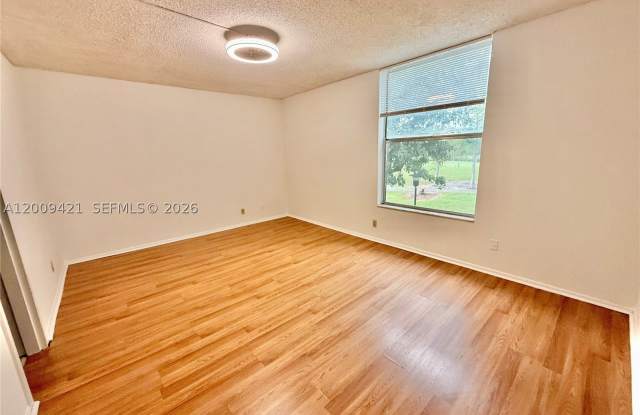 8301 Sands Point Blvd Gallery 4