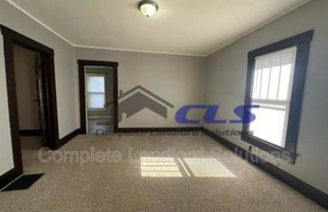 1526 Woodley Avenue Gallery 2