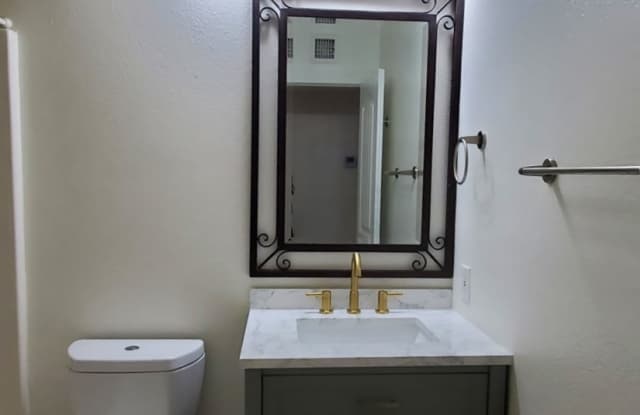 2725 S Azalea Dr Gallery 4