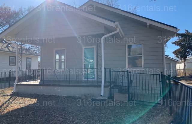 $1,300 - 3 bedroom 2 bath - Beautiful home in Delano! photos photos