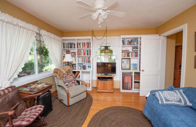 2 bedroom House On Campus Gallery 4