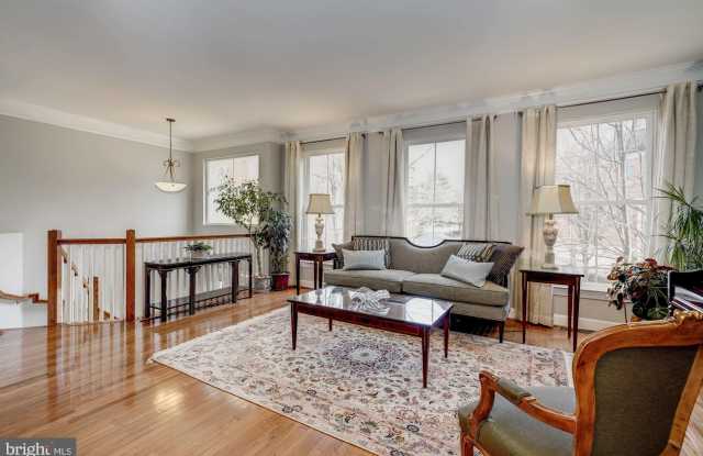 11516 WATERHAVEN COURT Gallery 4