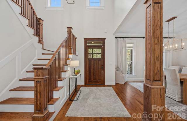 3813 Lakeside Drive Gallery 2