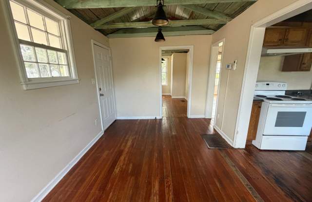 2B/1B Home Available in Lake Charles Gallery 3