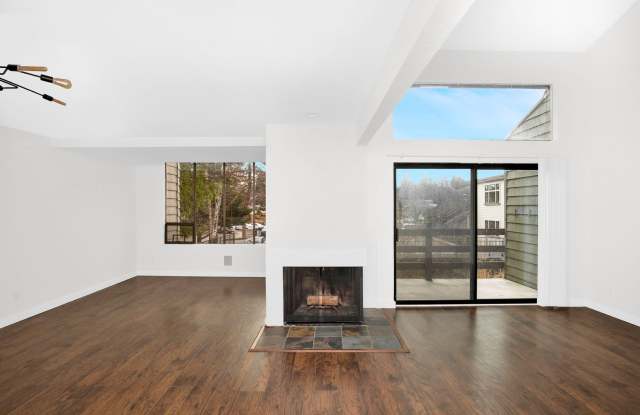 2 Bedroom Plus Bonus Room in the Heart of Bellevue photos photos