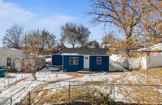 For Rent – Renovated 3 Bedroom Bungalow in Englewood photos photos