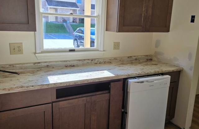 Remodeled 2Bedroom Townhouse Gallery 2