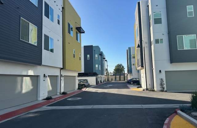 Beautiful Newly-Built 2023: 3 Bedroom 3.5 Bathroom Attached Tri-Level Townhouse With Den photos photos