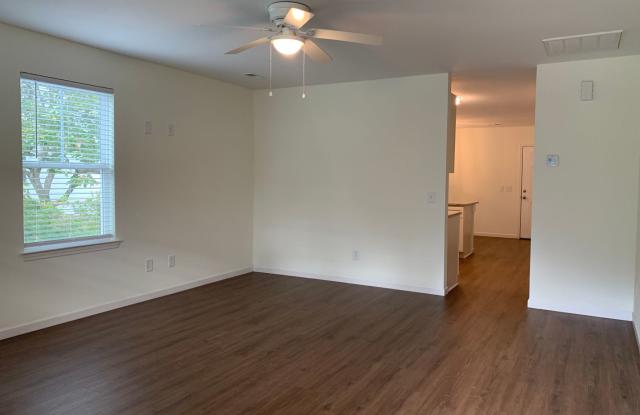 Newer Home in Great Central Location! 109 Avondale Avenue: Available Now! Gallery 4