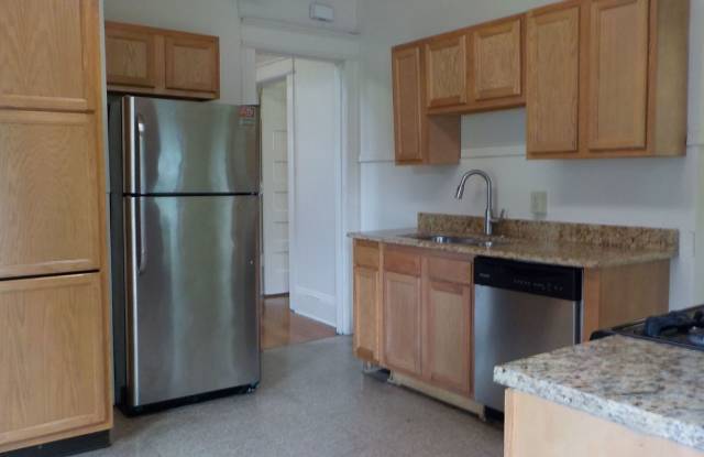 515 Allen Street - Available 6/1/27 Spacious Single Family Home With Private Back Yard Gallery 3