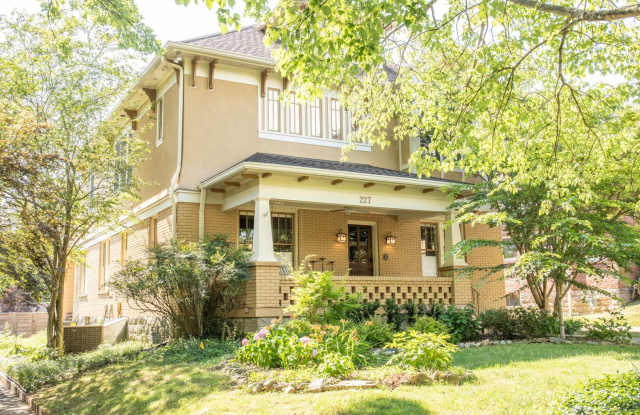 Welcome home to this historic stunner on one of the most beloved neighborhoods in Nashville... Historic Whitland. photos photos