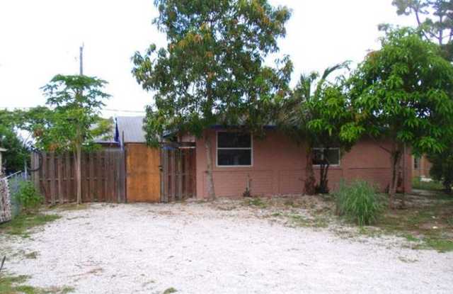 1807 Maple Dr photos photos