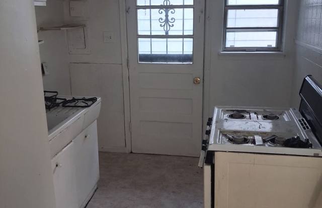 2 Bedroom Available Now!!!! Gallery 1