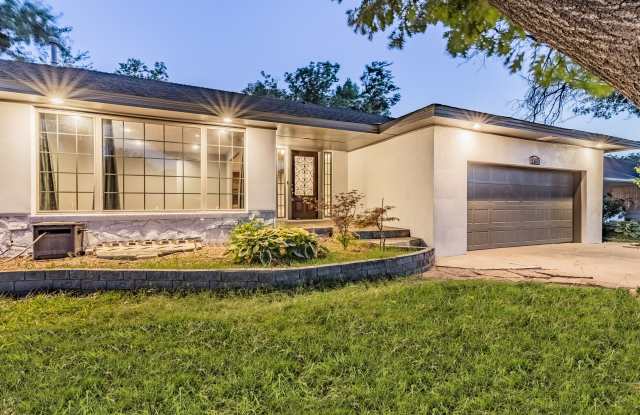 1906 Dorchester Dr Gallery 2