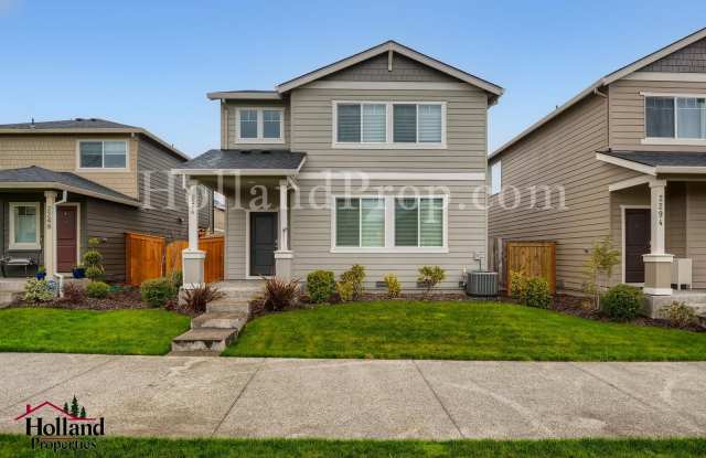 Beautiful Gresham Single-Family Home with a SPECIAL OFFER of $150 credit on your first full month's rent and now with a NEW PRICE at $2,750! photos photos