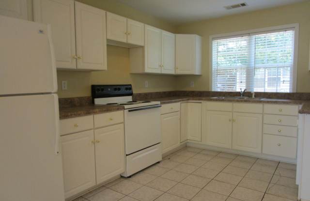 3 Bedroom House in Normaltown! Gallery 4