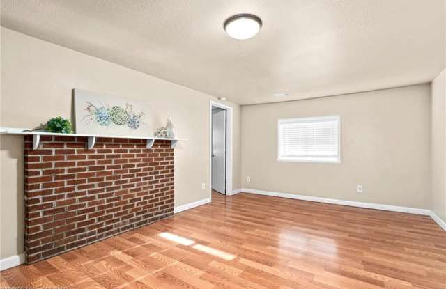 100 Martin  CIR Gallery 3